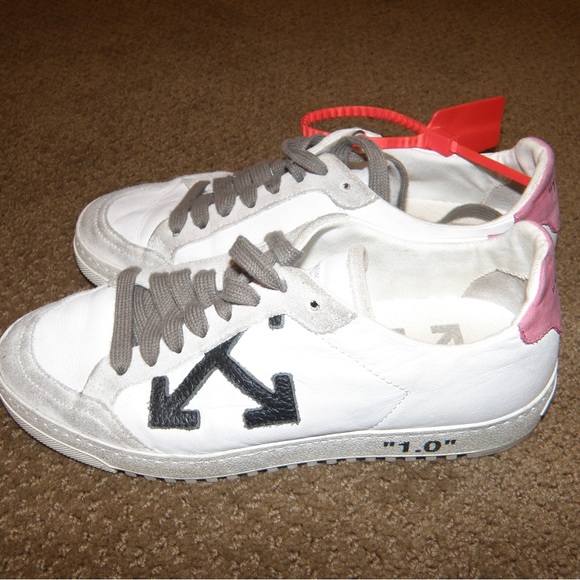 Off-white sneaker - Picture 3 of 3